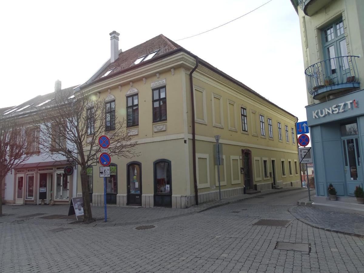 Ovaros Apartman Veszprém Exterior foto